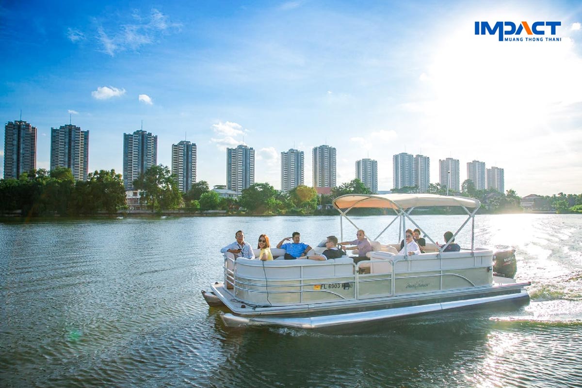 Beyond an Exhibition Center, Toward a Complete City of Life