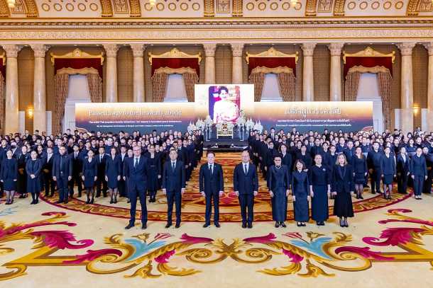 Bangkok Land Public Company Limited along with its affiliated companies organized a tribute ceremony to express their deepest respect and gratitude for Her Majesty’s boundless grace and benevolence